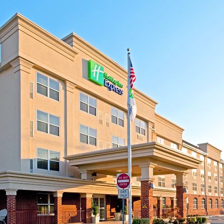 Holiday Inn Express Woodbridge By Ihg Avenel Exterior photo