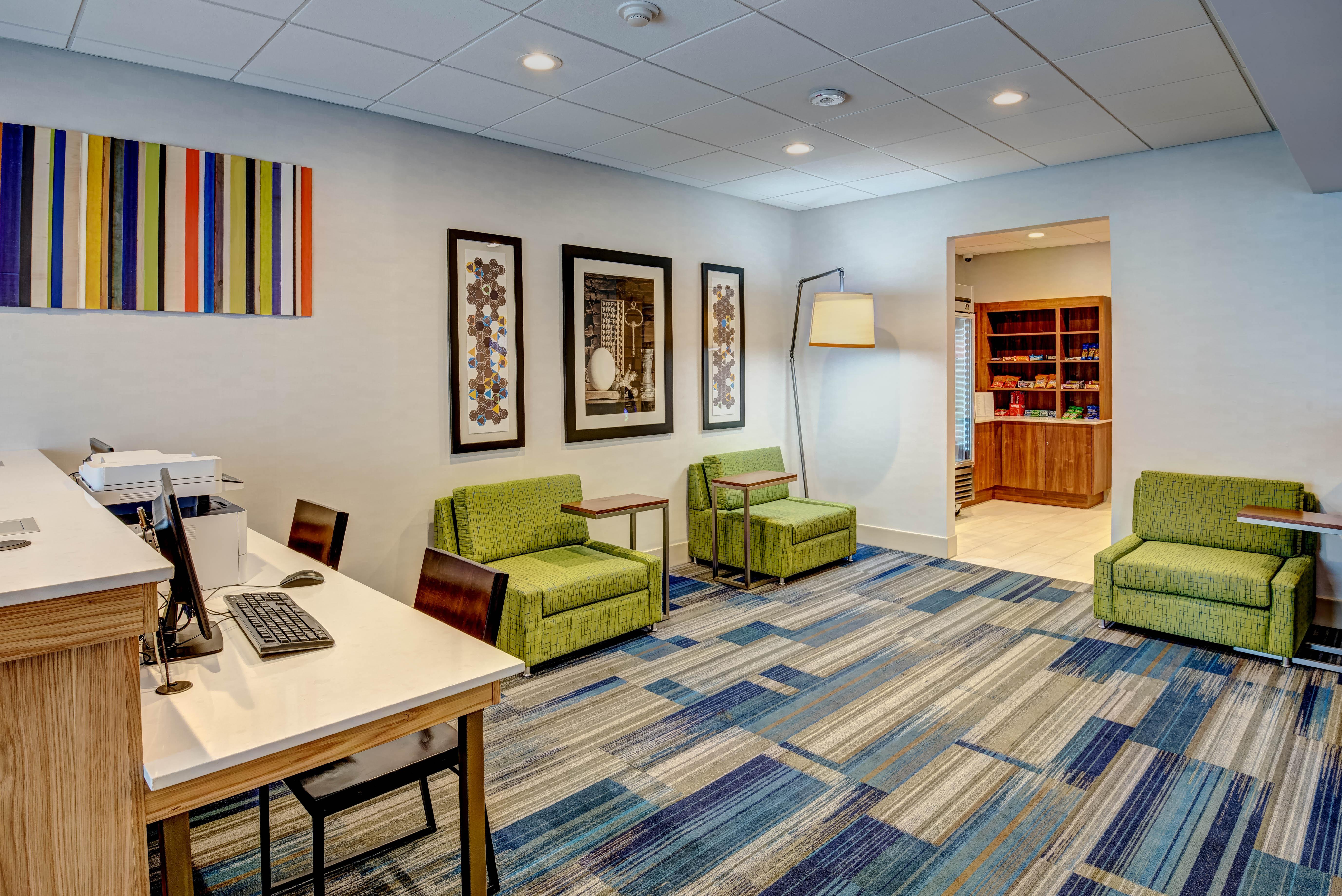 Holiday Inn Express Woodbridge By Ihg Avenel Exterior photo
