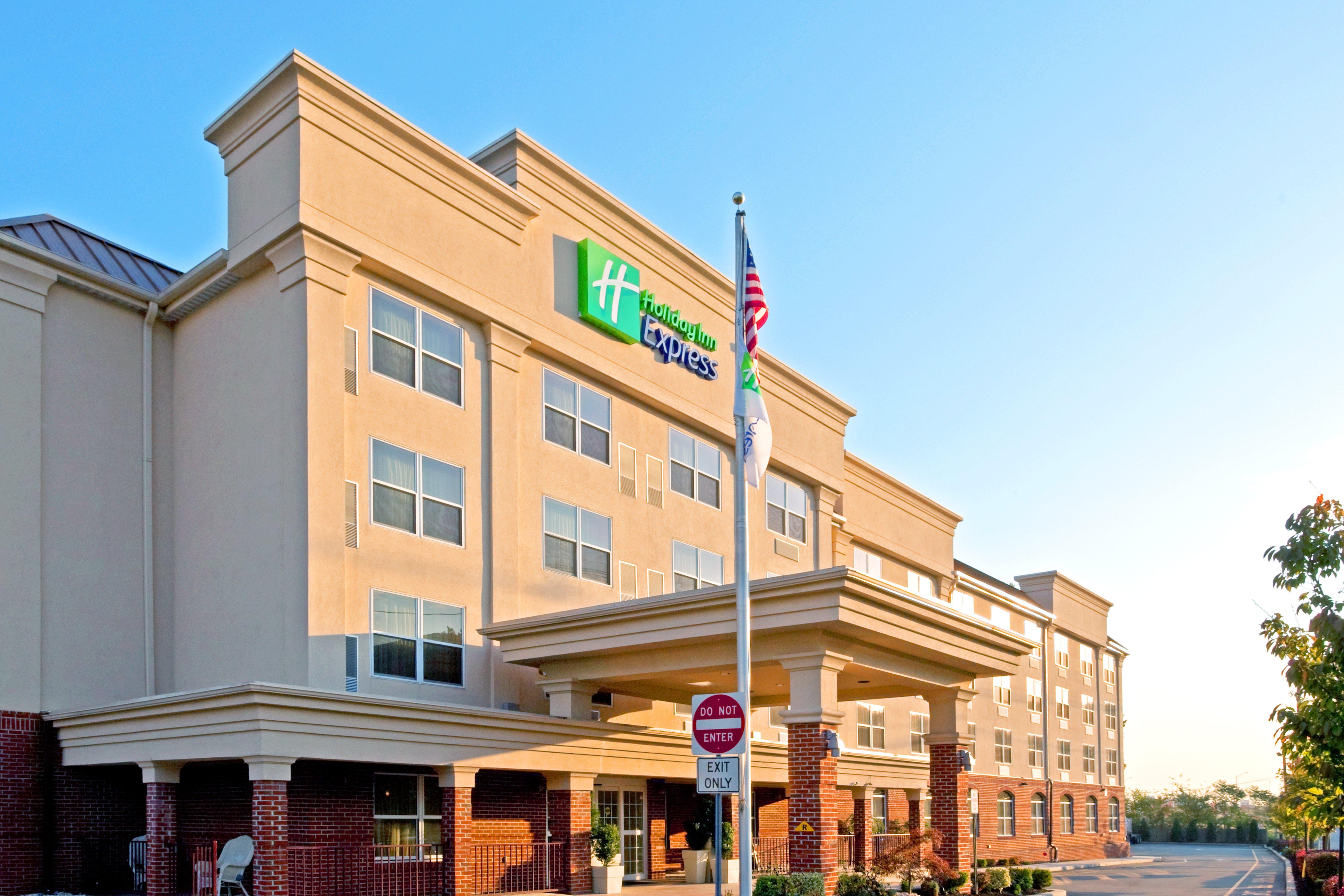 Holiday Inn Express Woodbridge By Ihg Avenel Exterior photo