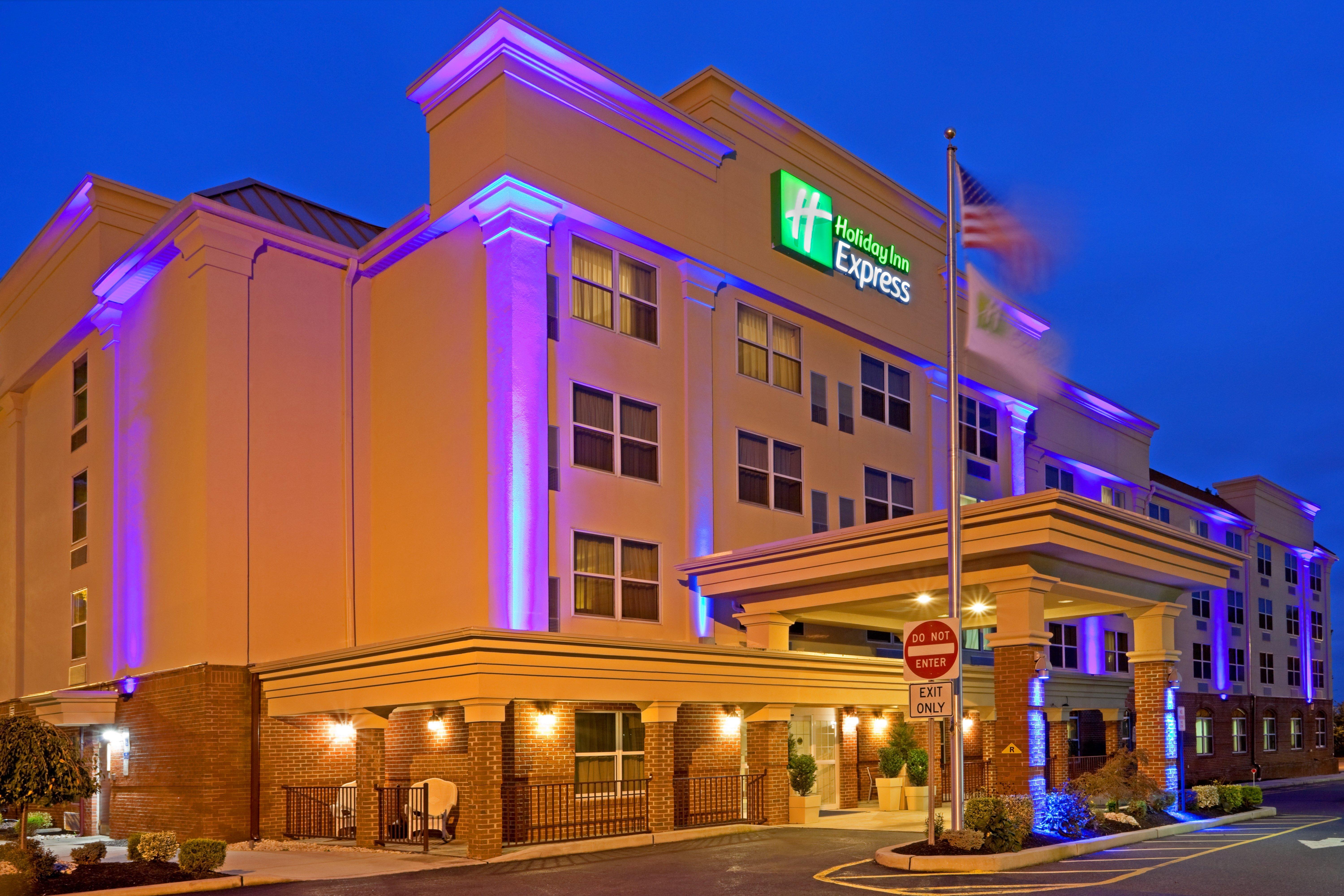 Holiday Inn Express Woodbridge By Ihg Avenel Exterior photo