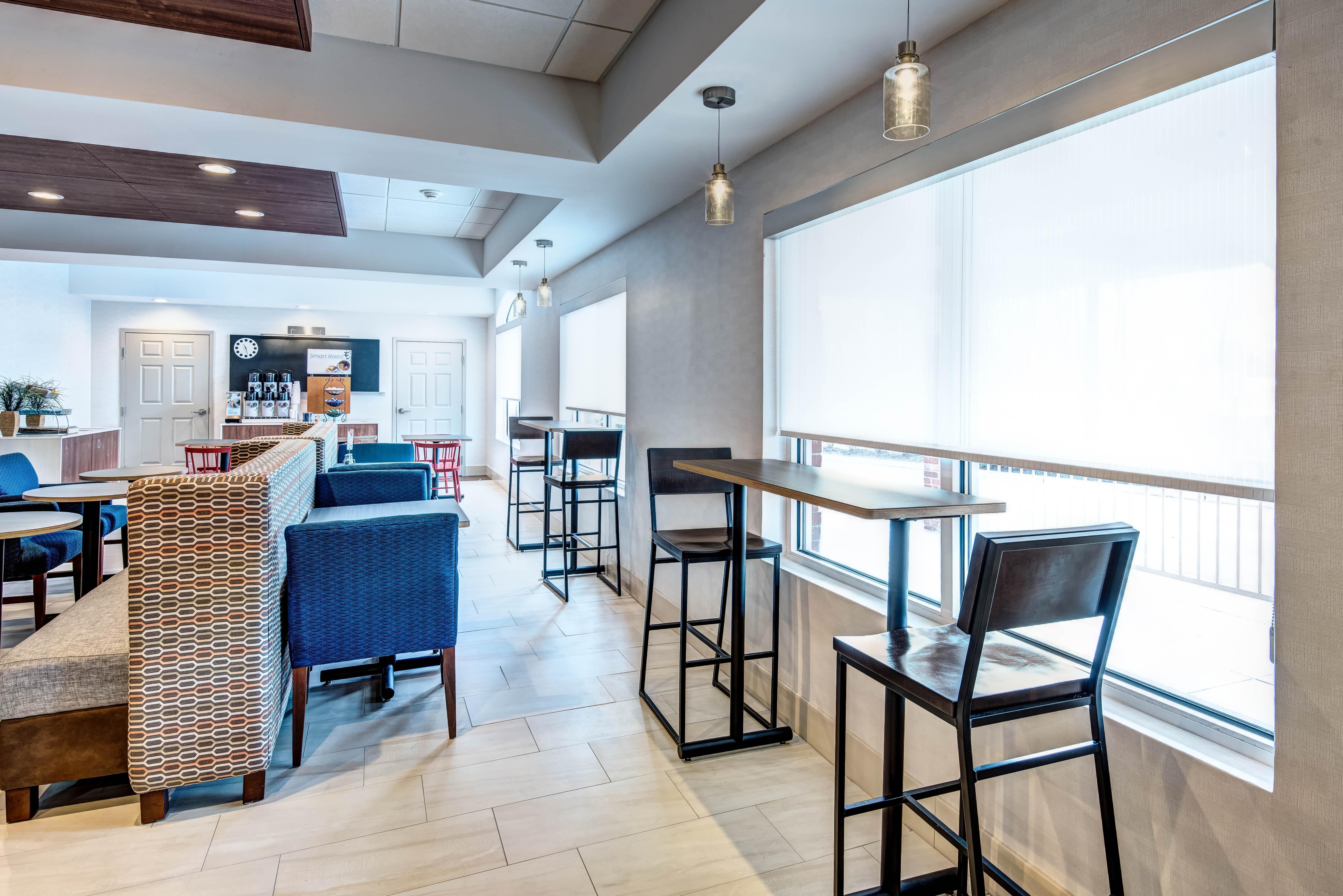 Holiday Inn Express Woodbridge By Ihg Avenel Exterior photo