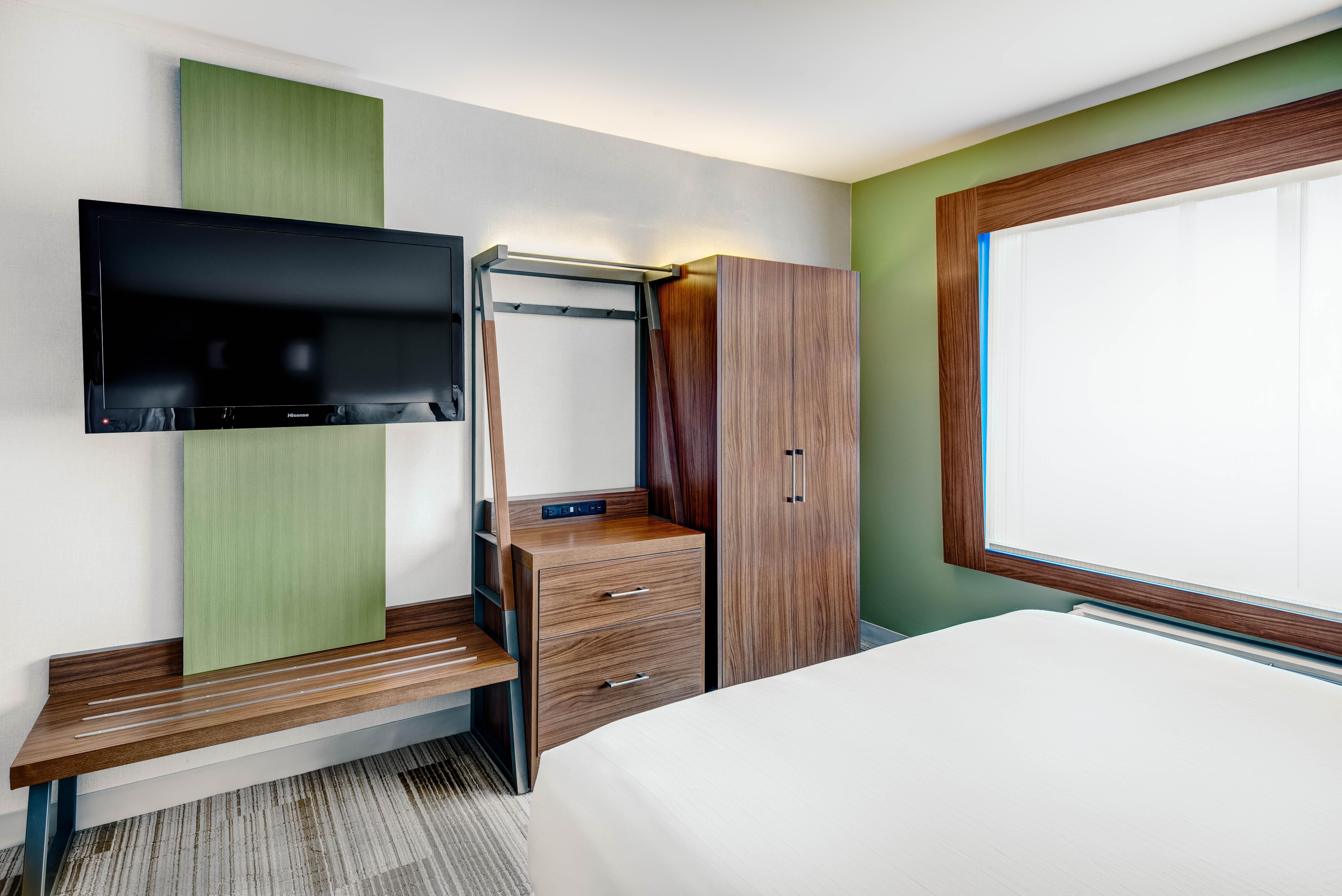 Holiday Inn Express Woodbridge By Ihg Avenel Exterior photo
