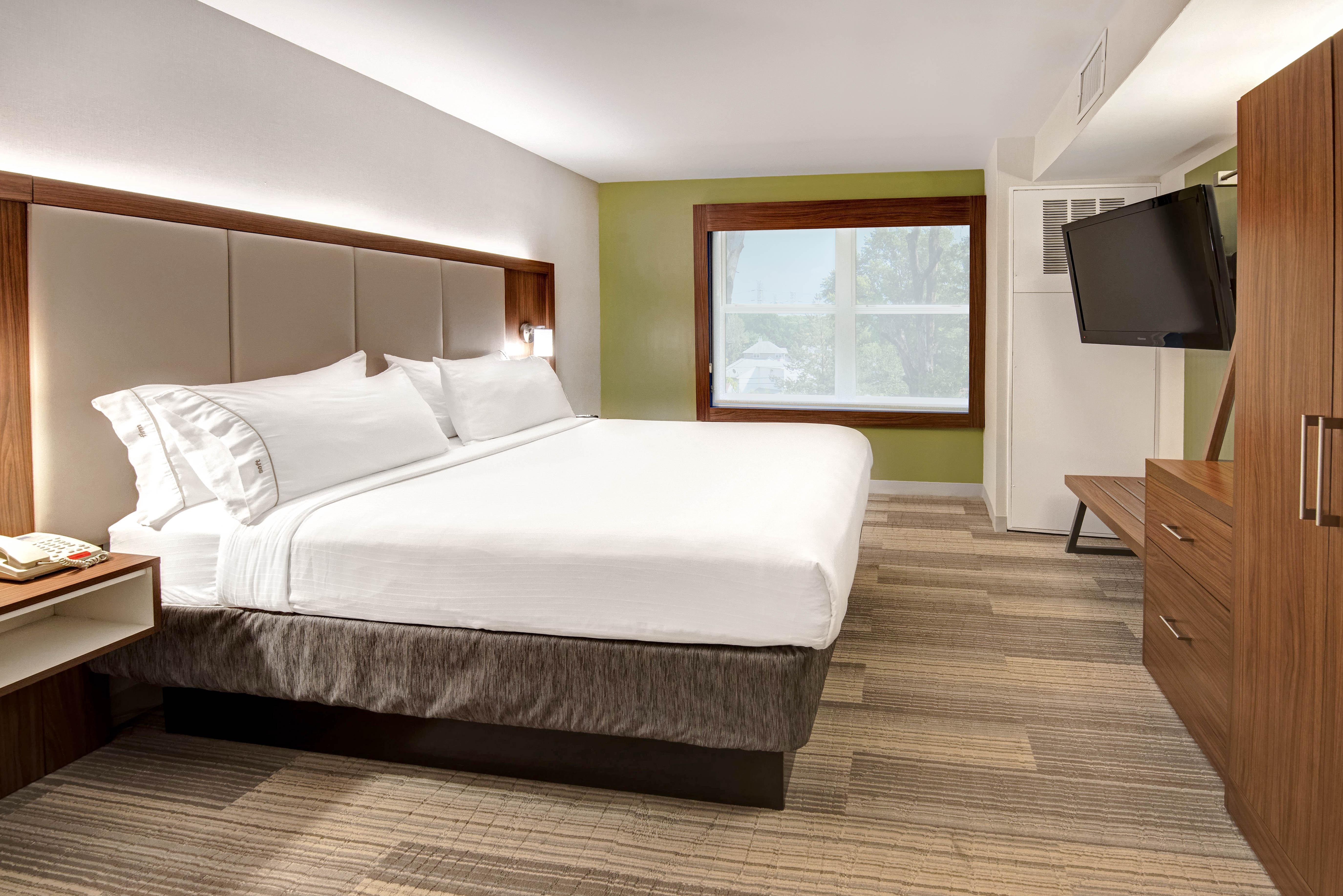 Holiday Inn Express Woodbridge By Ihg Avenel Exterior photo