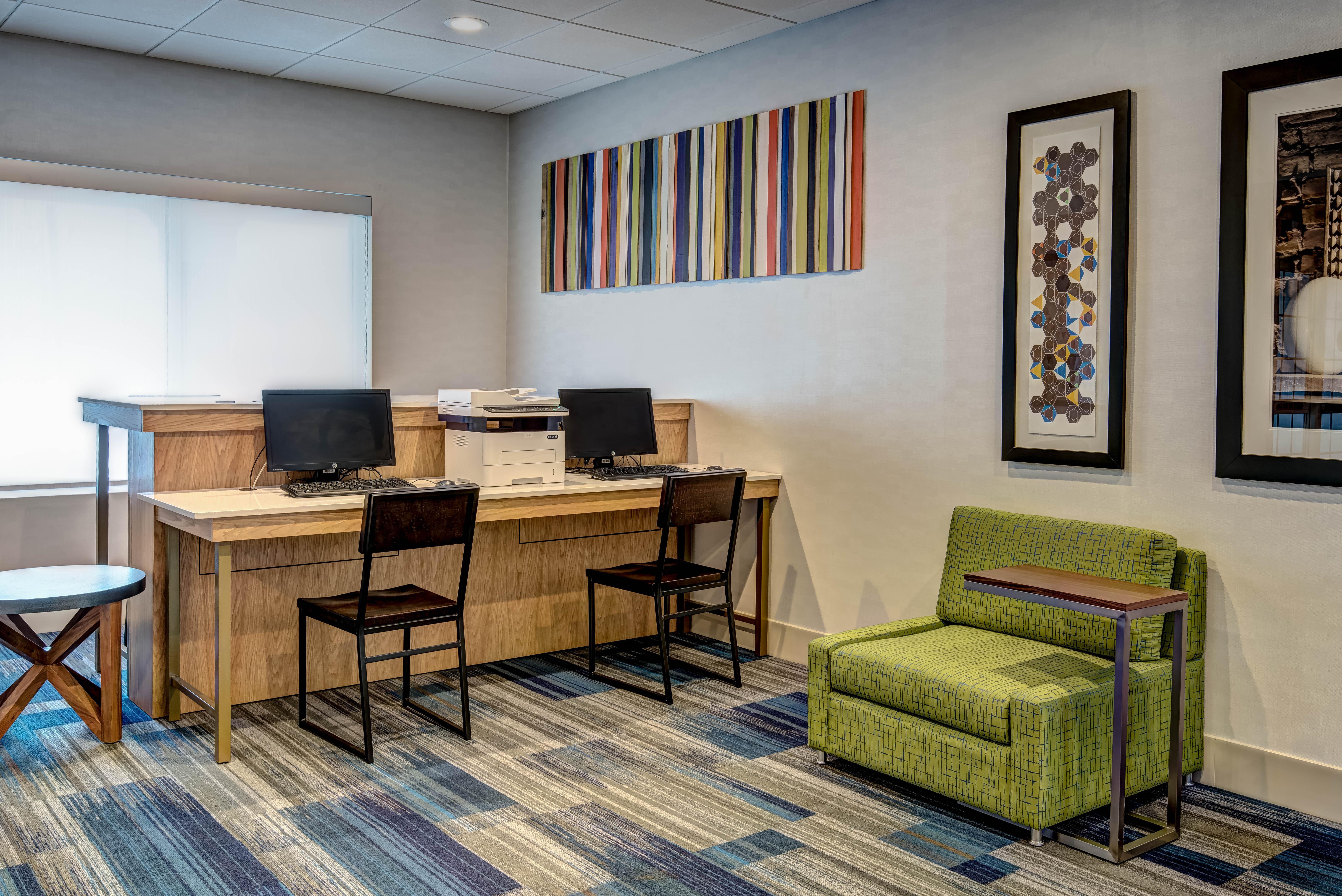 Holiday Inn Express Woodbridge By Ihg Avenel Exterior photo