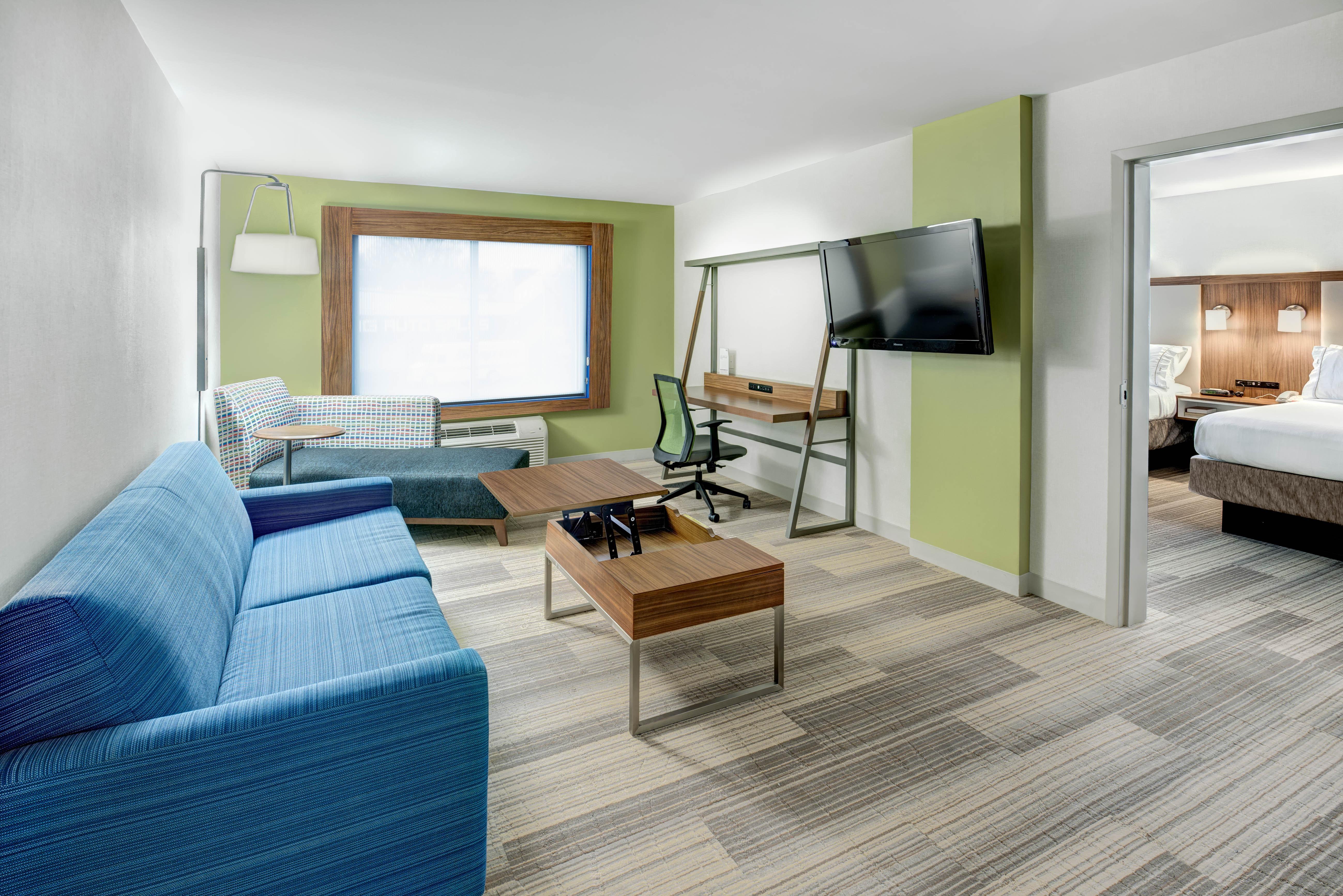 Holiday Inn Express Woodbridge By Ihg Avenel Exterior photo