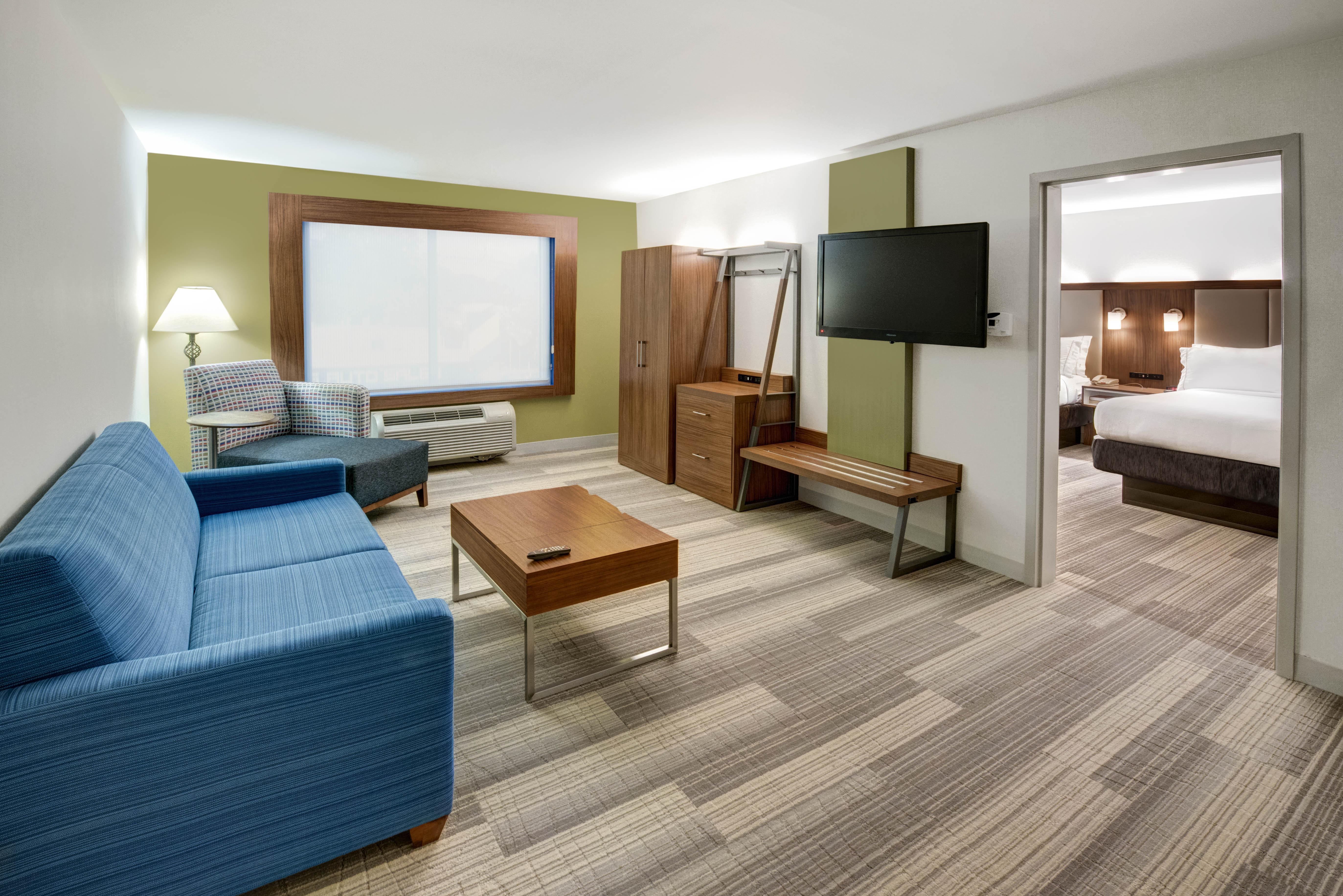Holiday Inn Express Woodbridge By Ihg Avenel Exterior photo