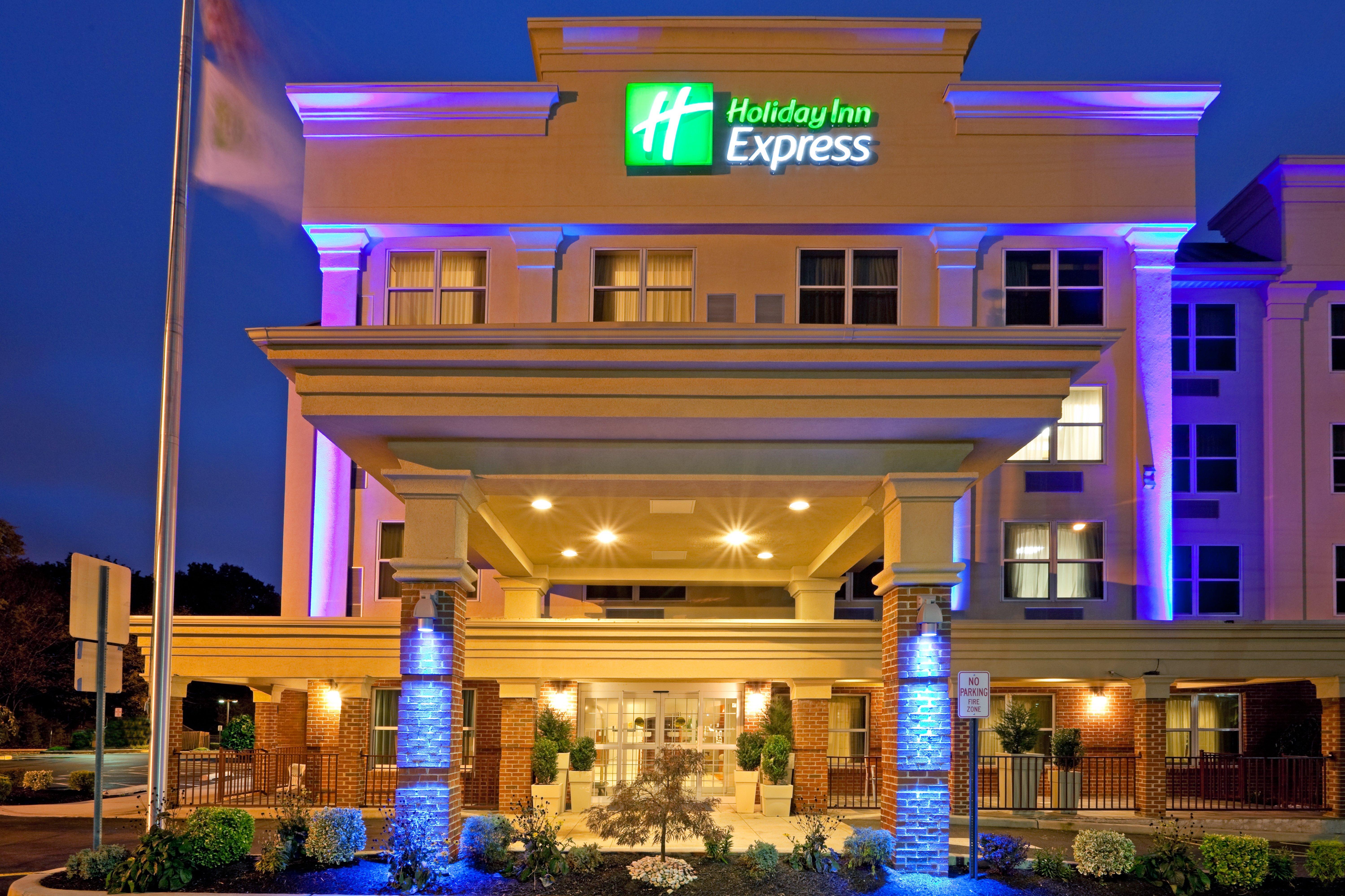 Holiday Inn Express Woodbridge By Ihg Avenel Exterior photo