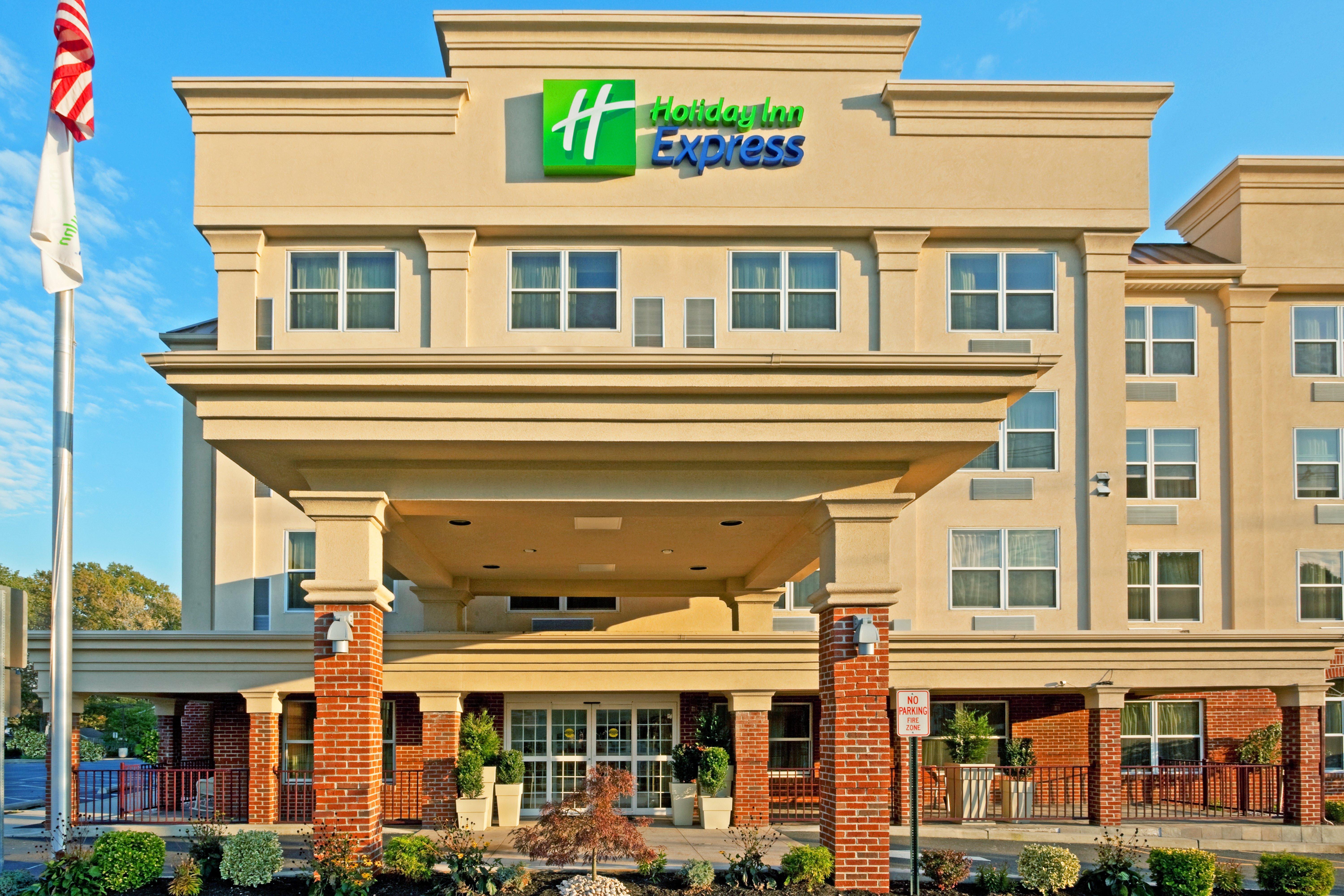 Holiday Inn Express Woodbridge By Ihg Avenel Exterior photo