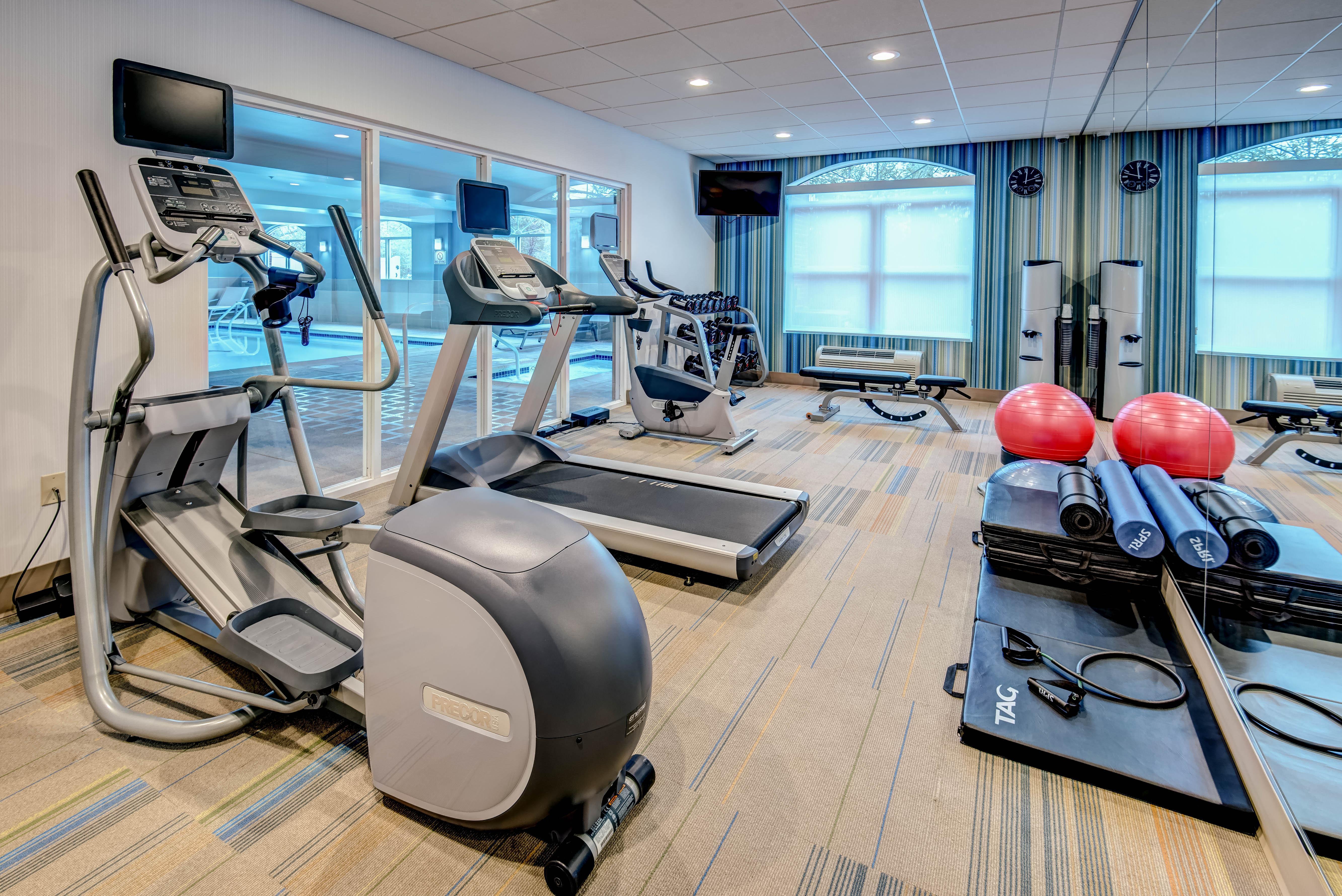 Holiday Inn Express Woodbridge By Ihg Avenel Exterior photo