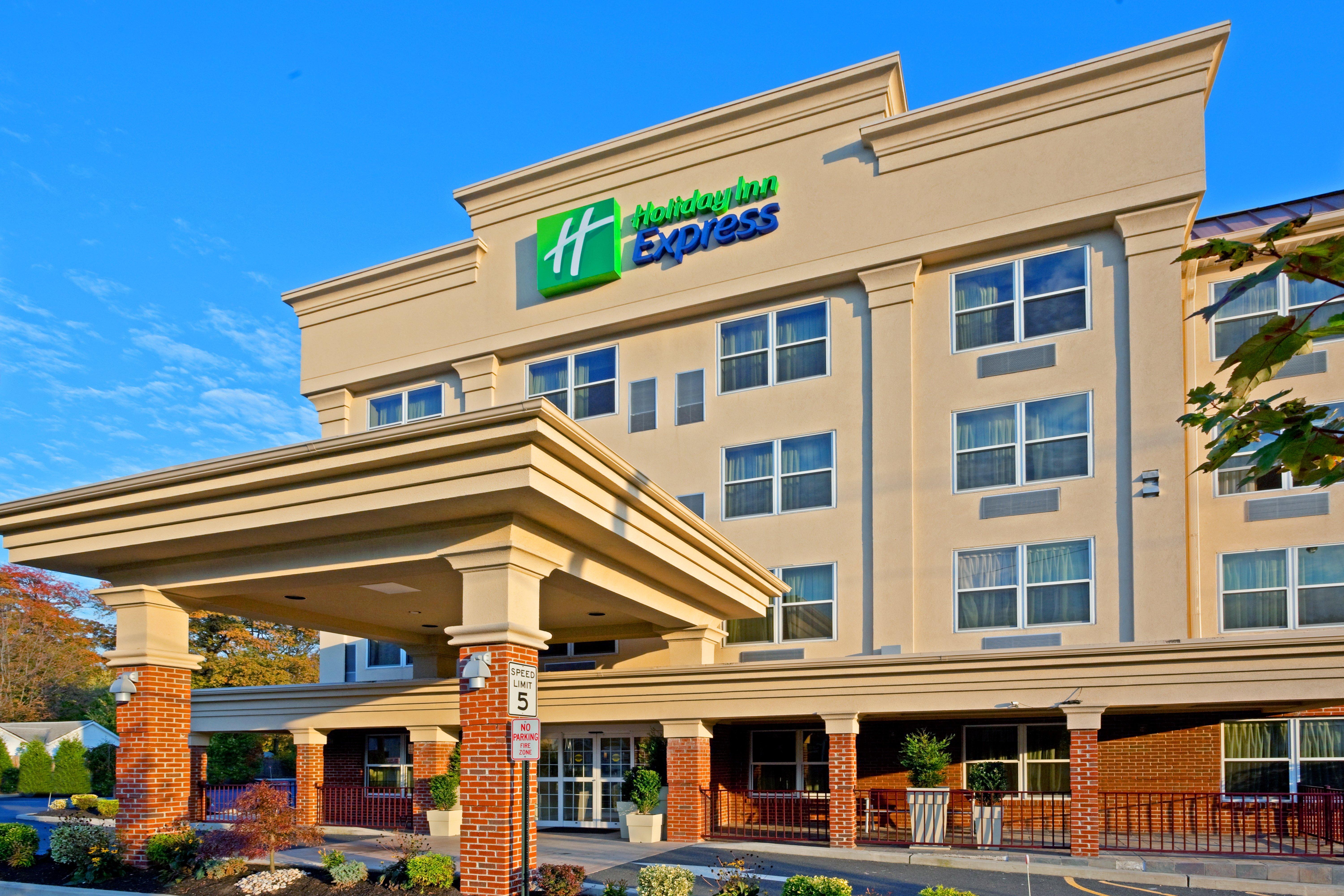 Holiday Inn Express Woodbridge By Ihg Avenel Exterior photo
