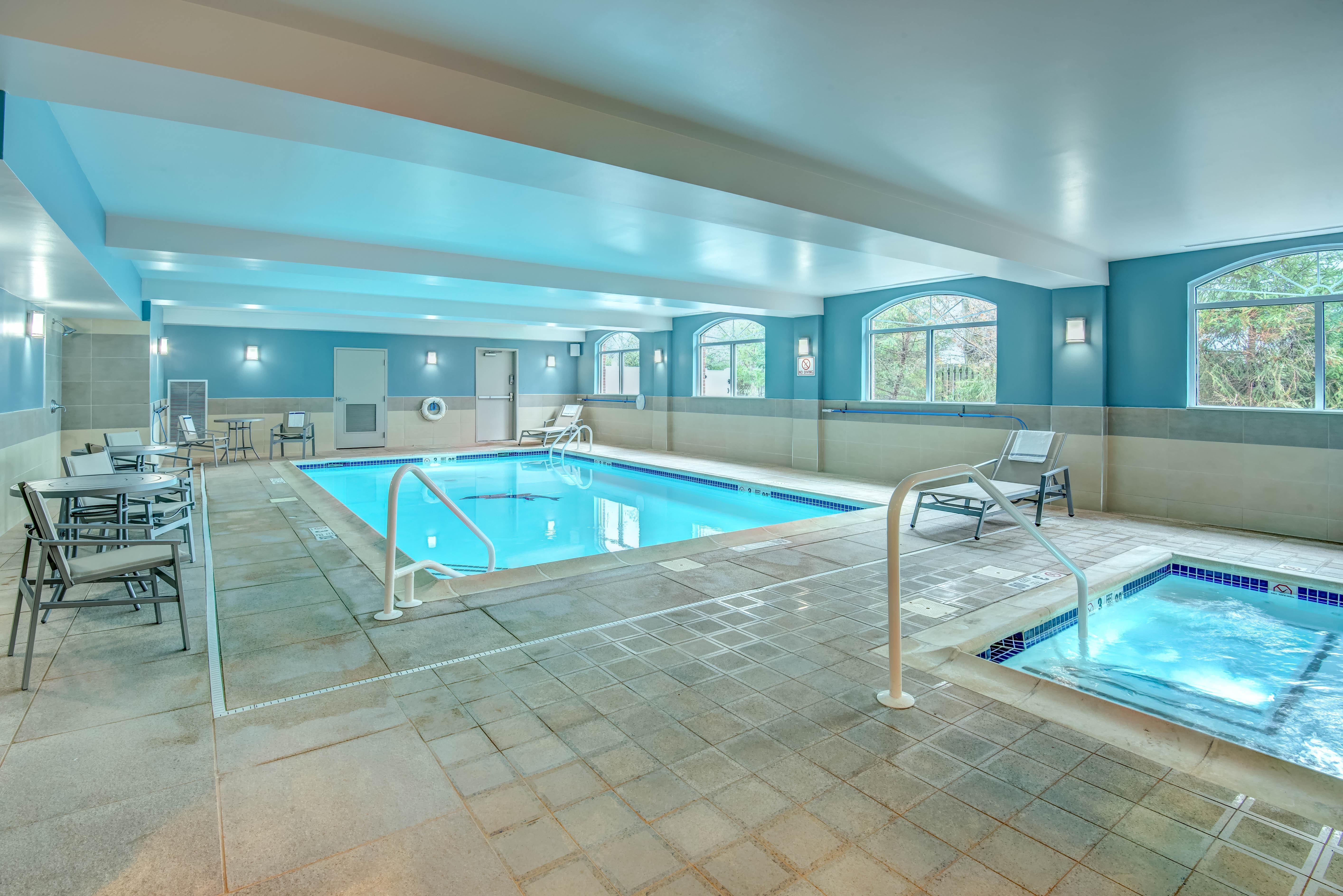 Holiday Inn Express Woodbridge By Ihg Avenel Exterior photo