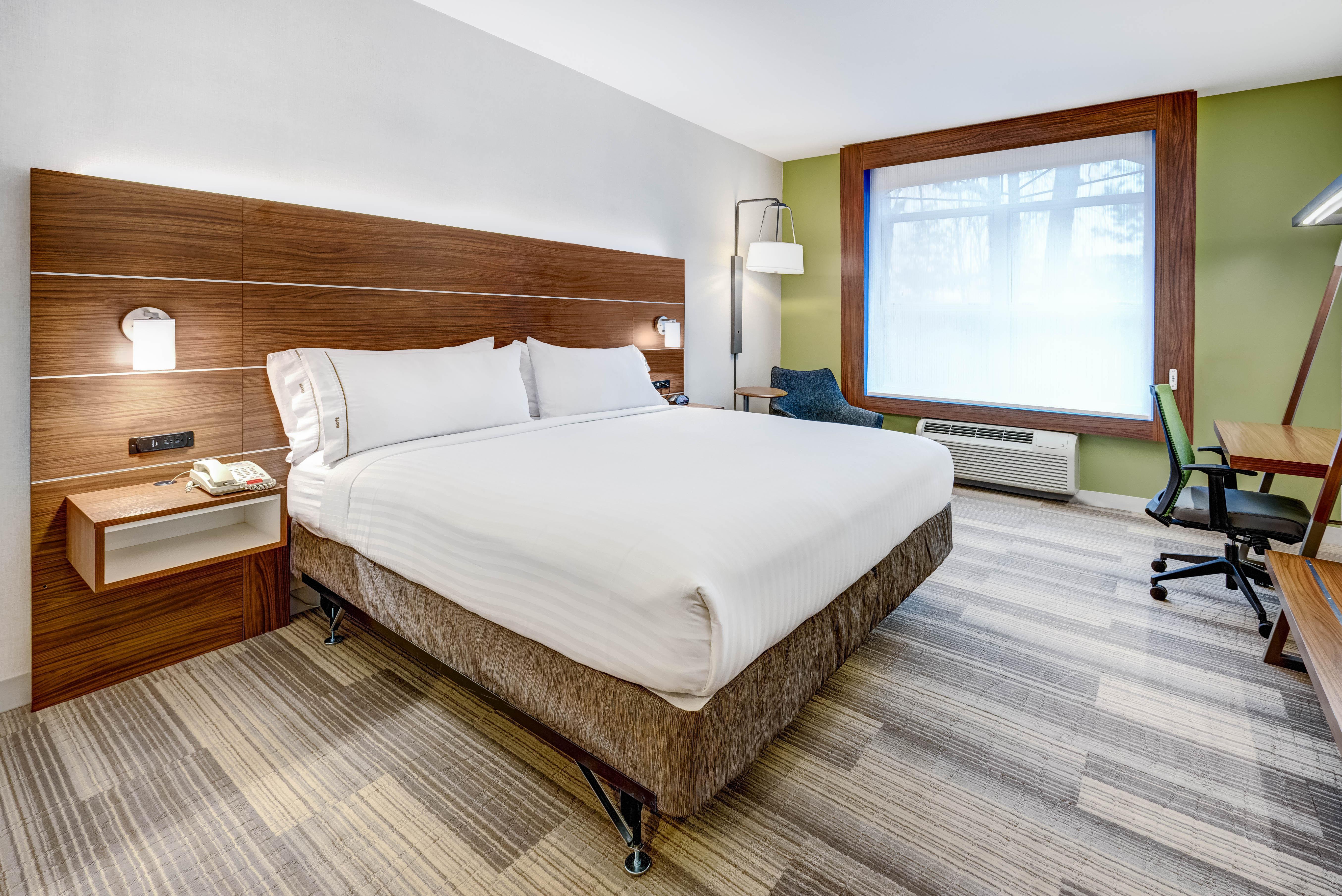 Holiday Inn Express Woodbridge By Ihg Avenel Exterior photo