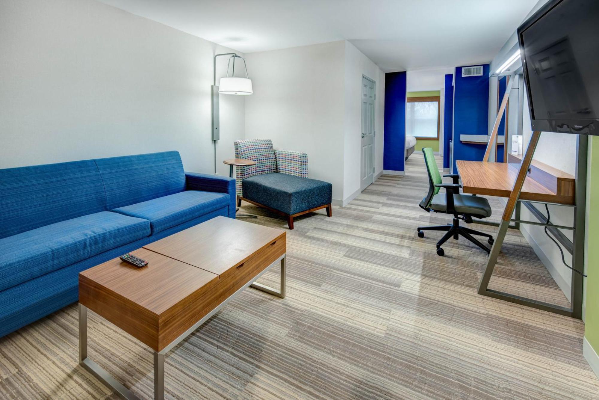 Holiday Inn Express Woodbridge By Ihg Avenel Exterior photo