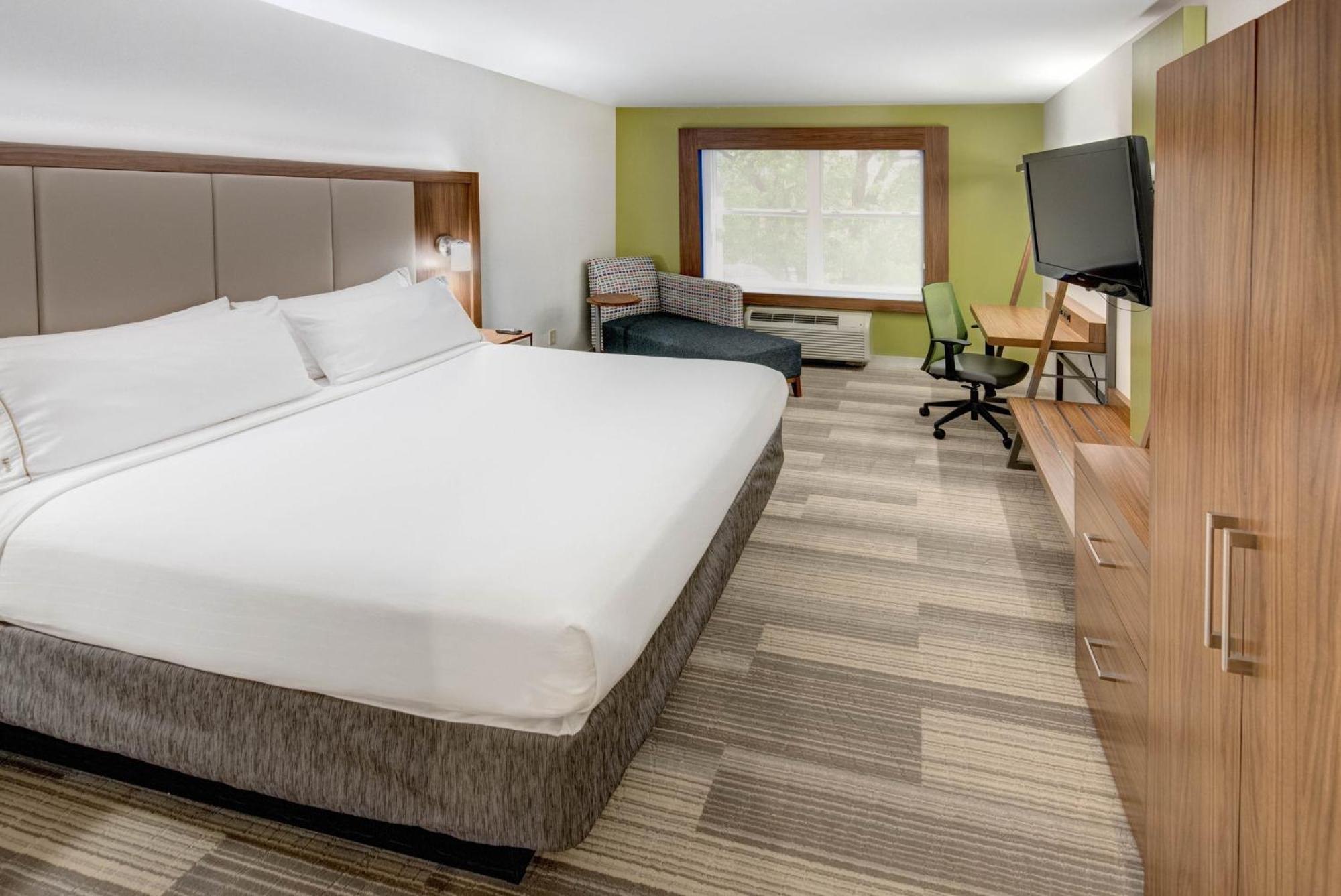 Holiday Inn Express Woodbridge By Ihg Avenel Exterior photo