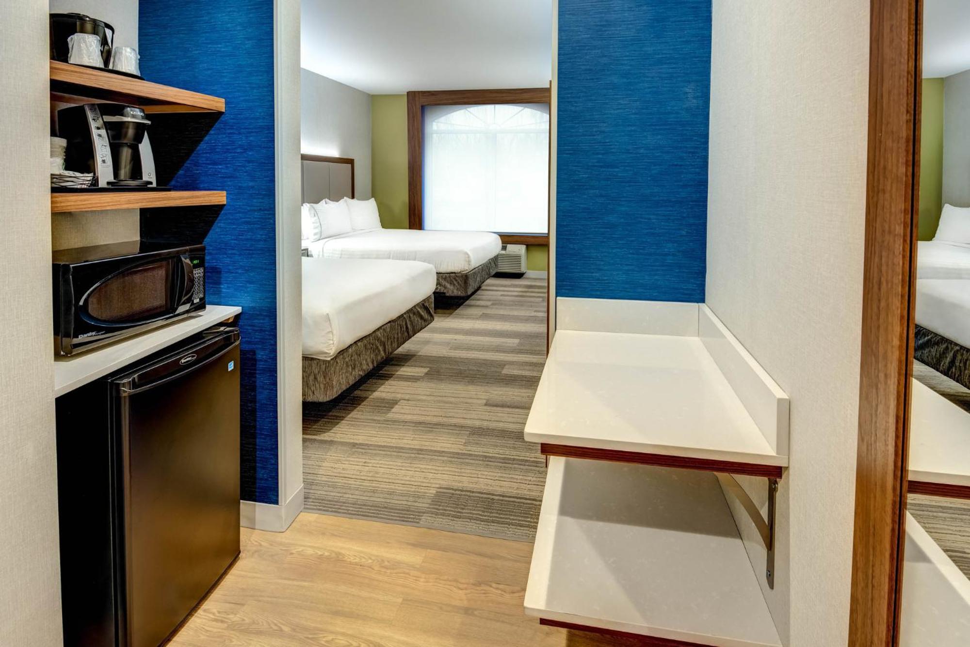 Holiday Inn Express Woodbridge By Ihg Avenel Exterior photo
