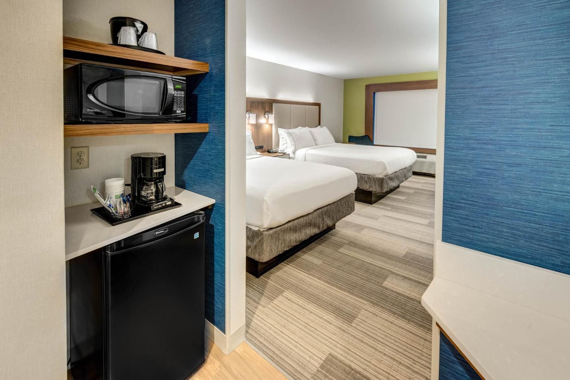 Holiday Inn Express Woodbridge By Ihg Avenel Exterior photo