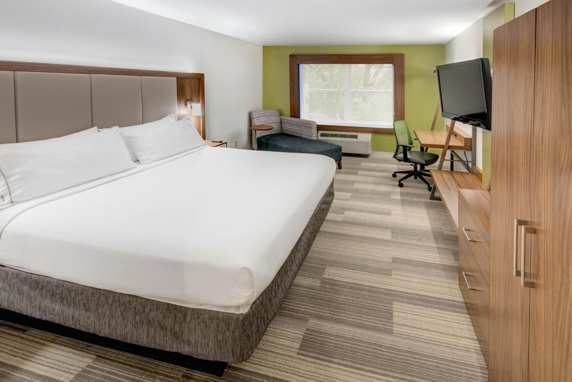 Holiday Inn Express Woodbridge By Ihg Avenel Exterior photo