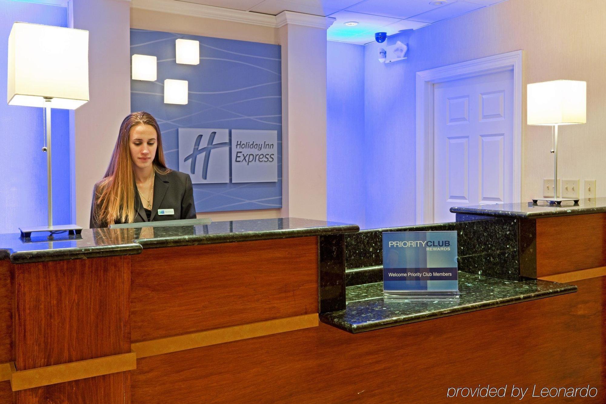 Holiday Inn Express Woodbridge By Ihg Avenel Interior photo