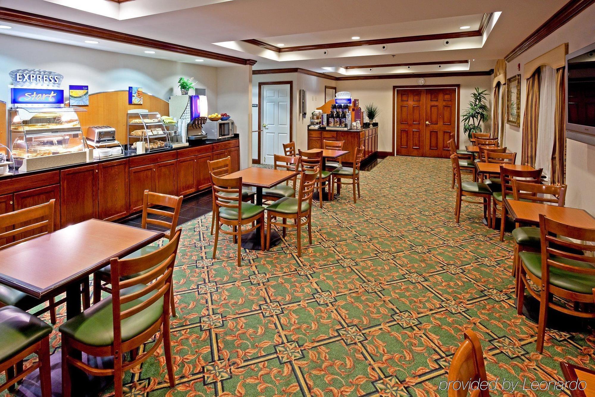 Holiday Inn Express Woodbridge By Ihg Avenel Restaurant photo