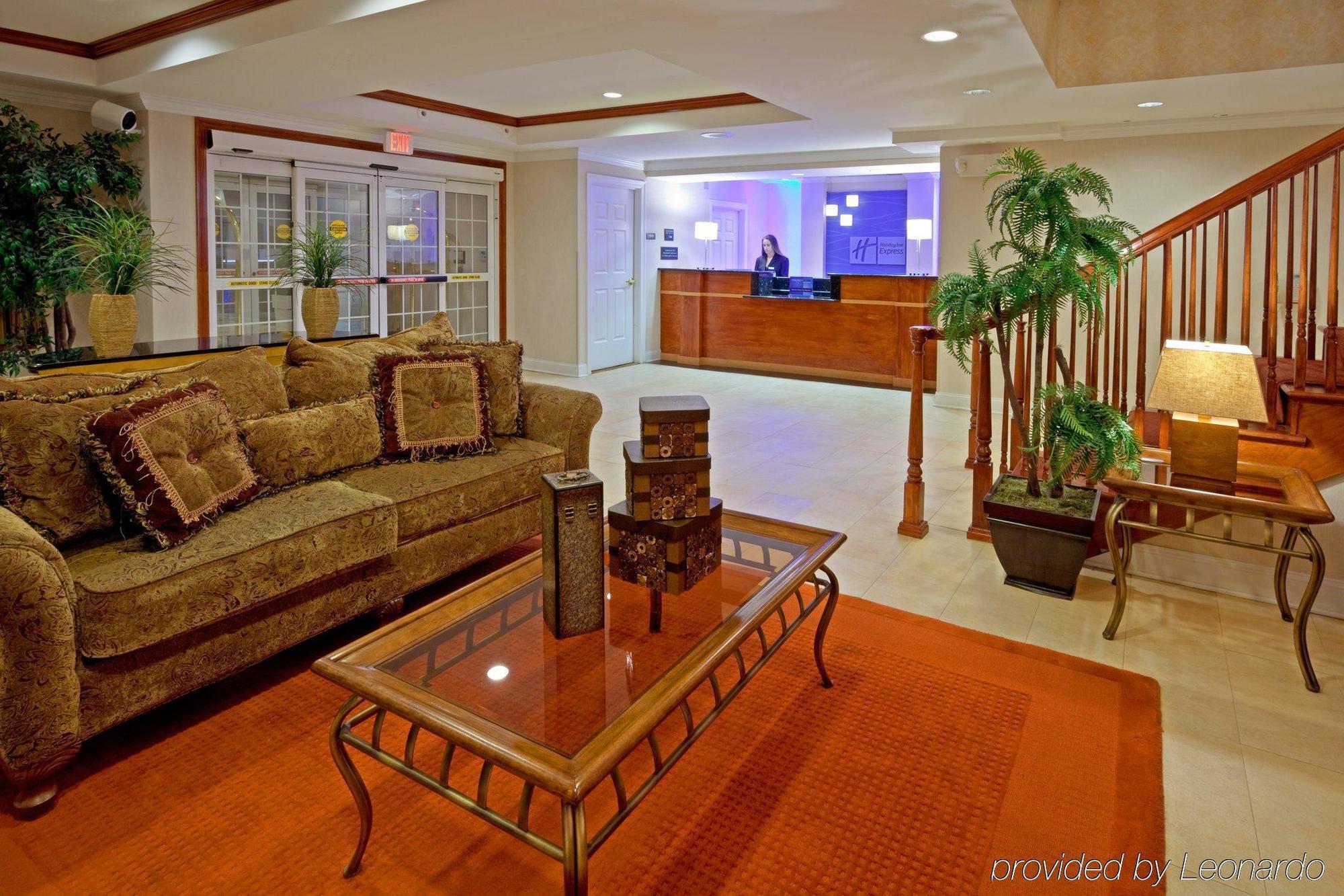 Holiday Inn Express Woodbridge By Ihg Avenel Interior photo